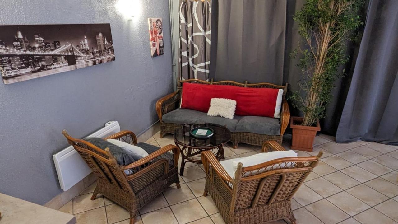 Chambres D'Hotes Les Lits Des Fees Saint-Floret Екстер'єр фото