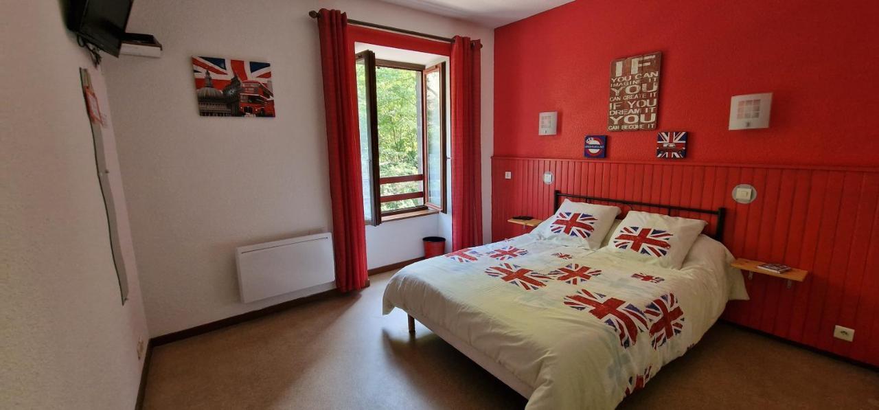 Chambres D'Hotes Les Lits Des Fees Saint-Floret Екстер'єр фото